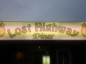 Restaurangskylten till Lost Highway E14 Diner.