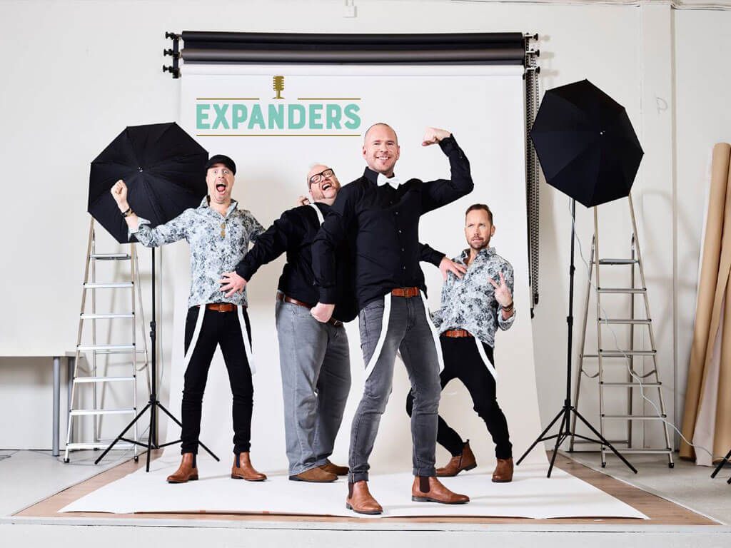 Expanders spelar på Tallbacken i Ångebyn.