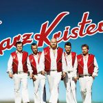 Larz Kristerz spelar på Erikslund Folkets Hus.