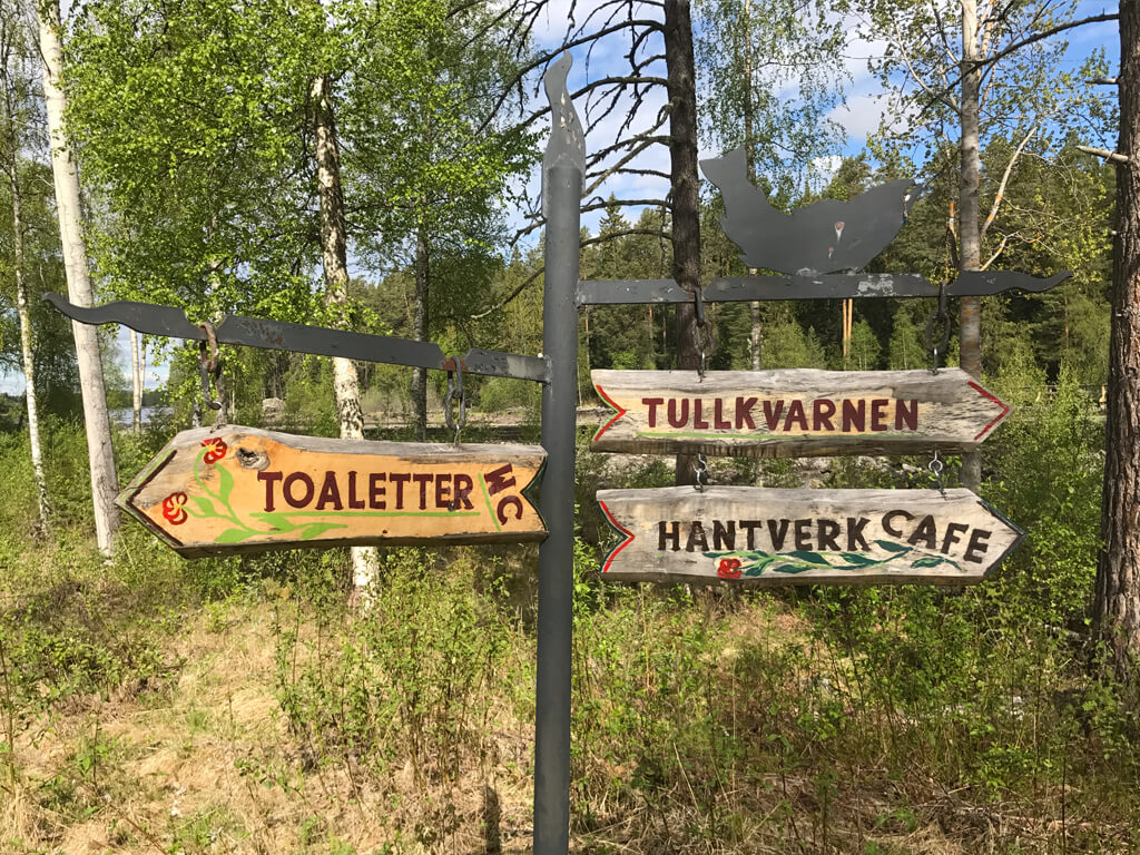 Vägskylten vid Strömnäskvarnen.