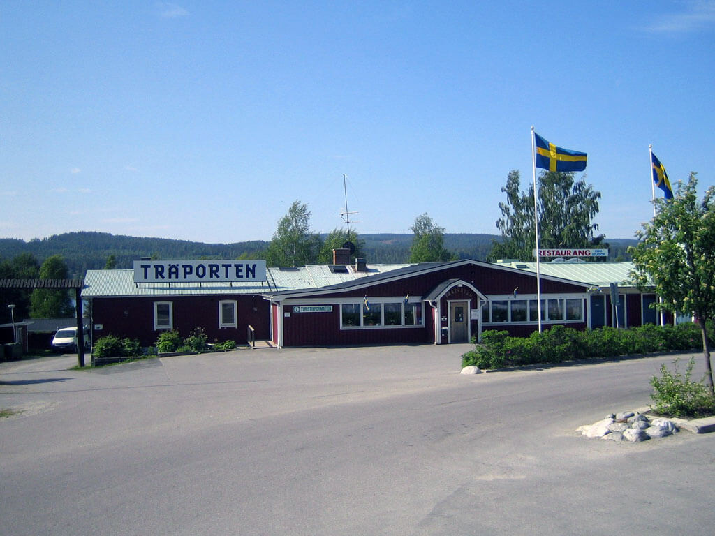 Utsidan av restaurang och hotell Träporten i Borgsjö