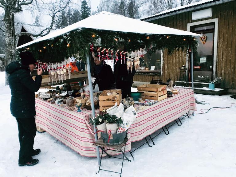 Julmarknad på Löfstrandhs Café och Lanthandel söndag den 10 december klockan 12:00 till 16:00.