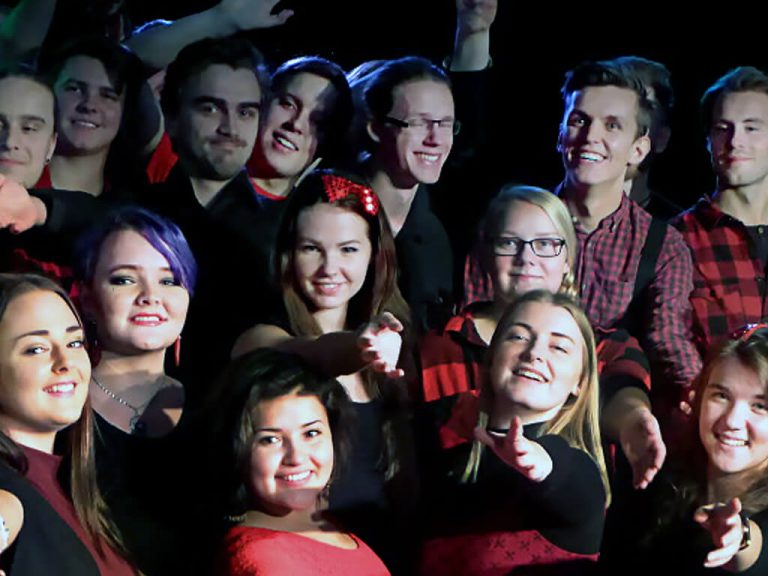Julshow med buffé med Musikerlinjen och Artistlinjen på Ålsta folkhögskola i Fränsta.